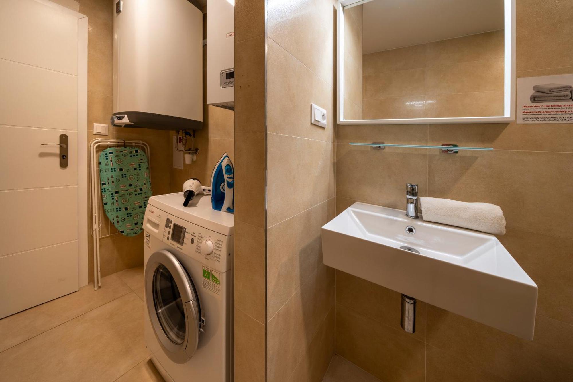 Apart Hotel Zborovska 布拉格 外观 照片